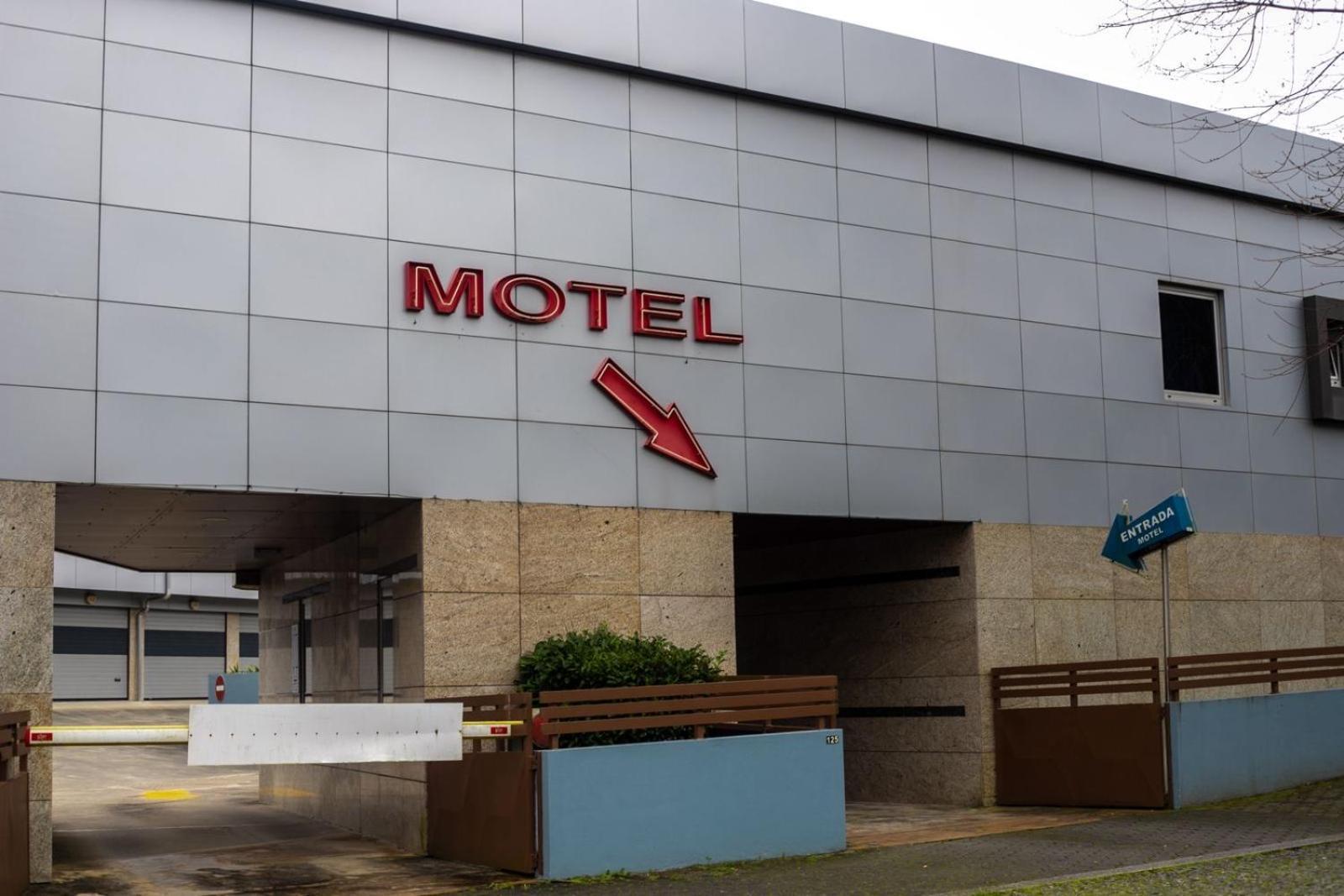 Motel Paraiso Do Braseiro บีลาโนวาเดกายา ภายนอก รูปภาพ